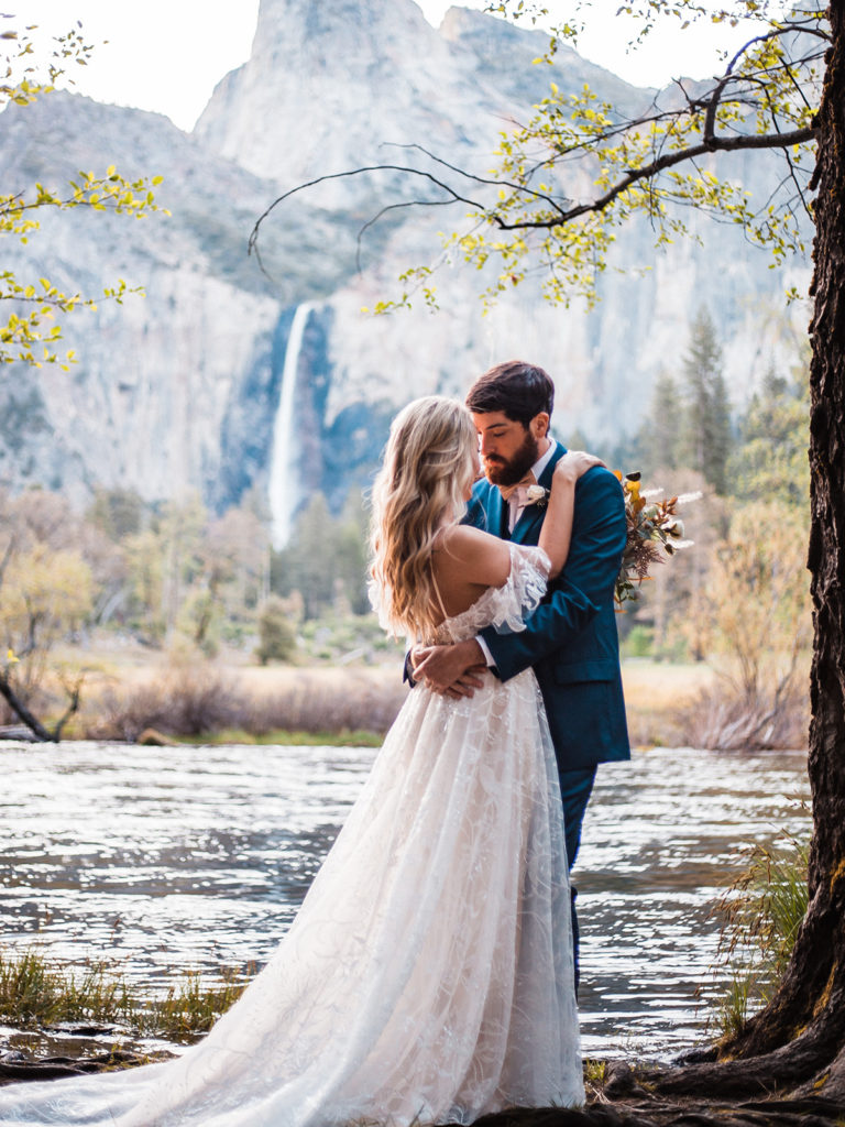 newly eloped couple at Yosemite national park