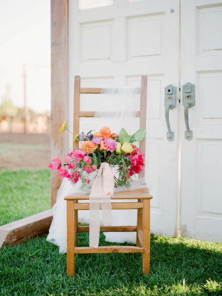 Cinco De May wedding with bright and bold mexican details. Photos by Heather Anderson Photography.